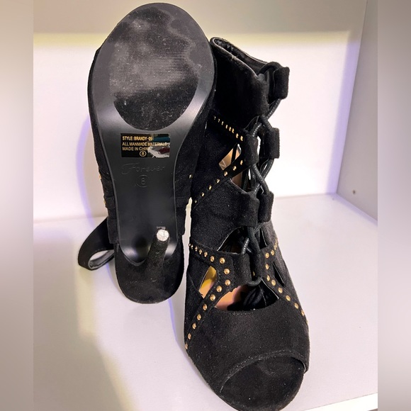 High heels - Picture 3 of 3